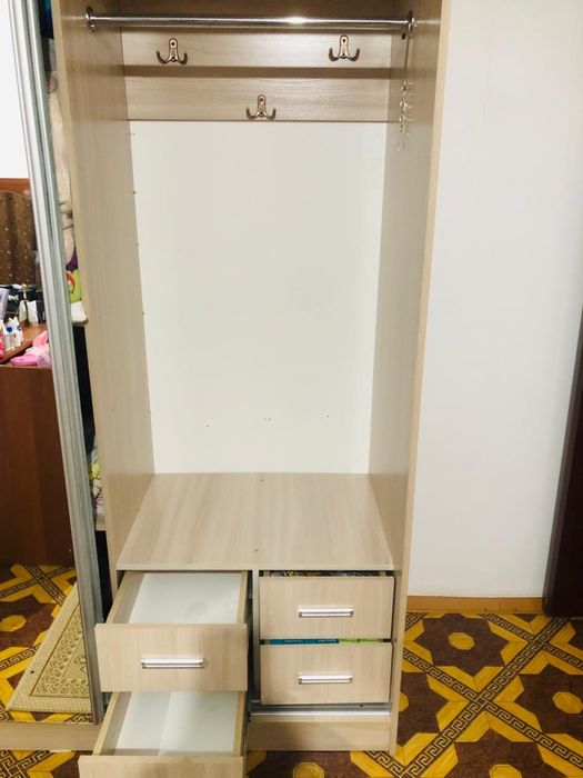 Шкаф-купе с зеркалом