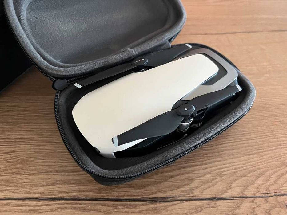 Dronă DJI Mavic Air – Pachet Complet (3 Baterii + Accesorii Extra)