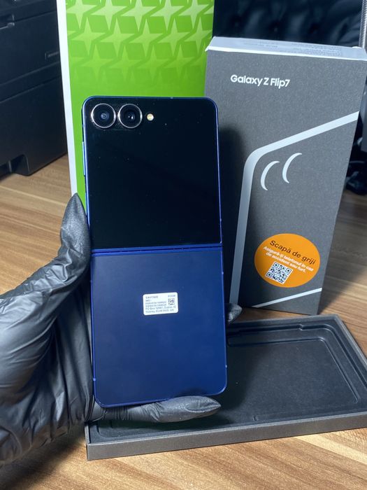 Samsung Galaxy Z Flip7 • 256 GB • Blue Shadow