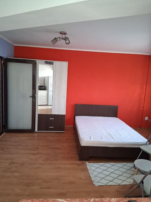 Închiriez apartament cu o cameră aflat in zonă ultimul leu