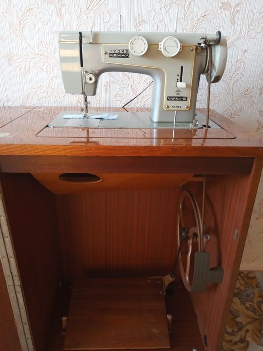 Швейная машина "Чайка-3".