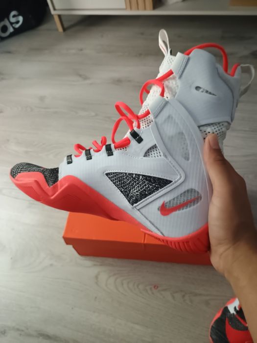 Ex.:ghete de boxat. înca în garanție