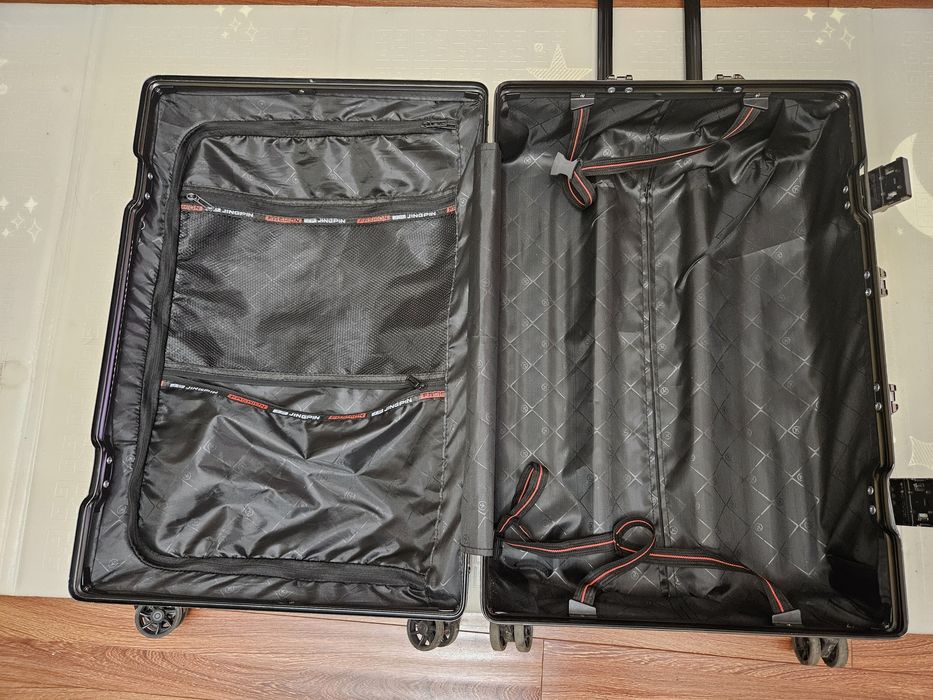 Чемодан новый качественный противоударный