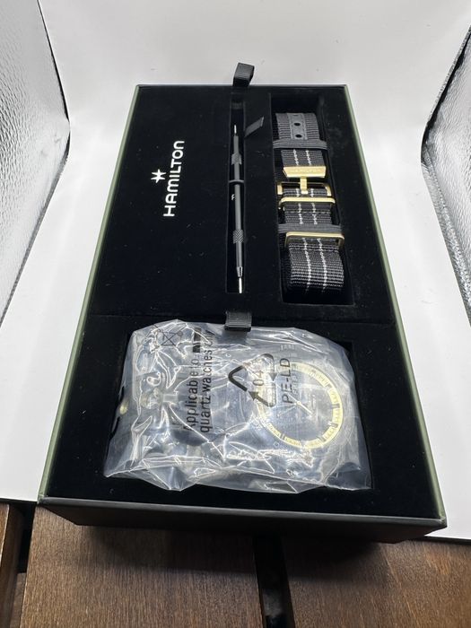 * Чисто Нов* Hamilton Pan Europ Automatic *Black & Gold*