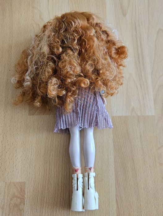 Papusa Glo-Up Girls, Rose