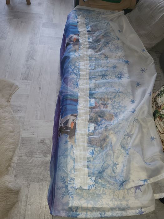 Perdea, lustra și tablouri Frozen
