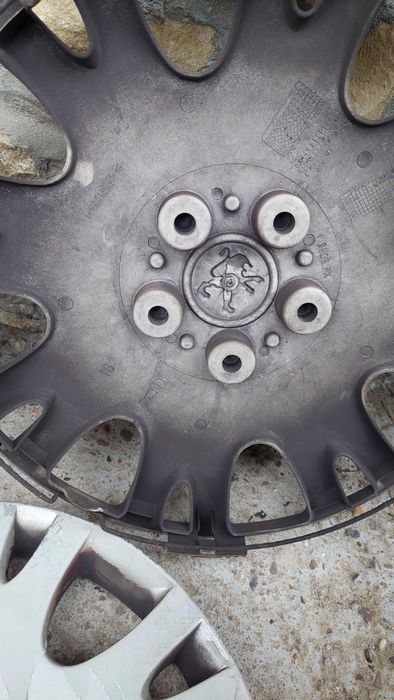 Оригинални тасове за Пежо 16