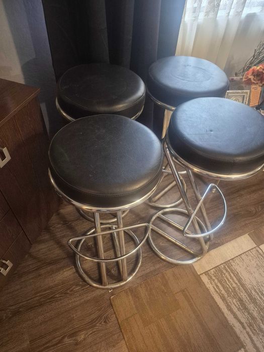 Vând scaune de piele