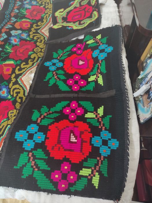 Vând draperii, cuverturi de pat, prosoape decorative, păretare