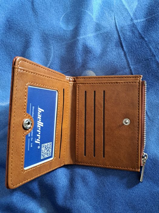 Кафяв портфейл от материал: PU и с RFID защита