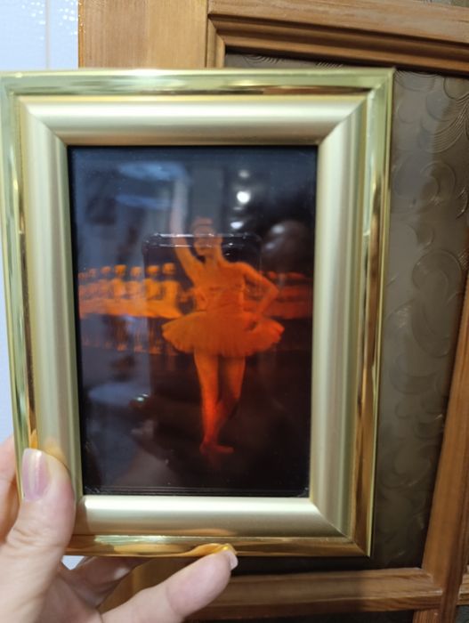 Продам голограммы.