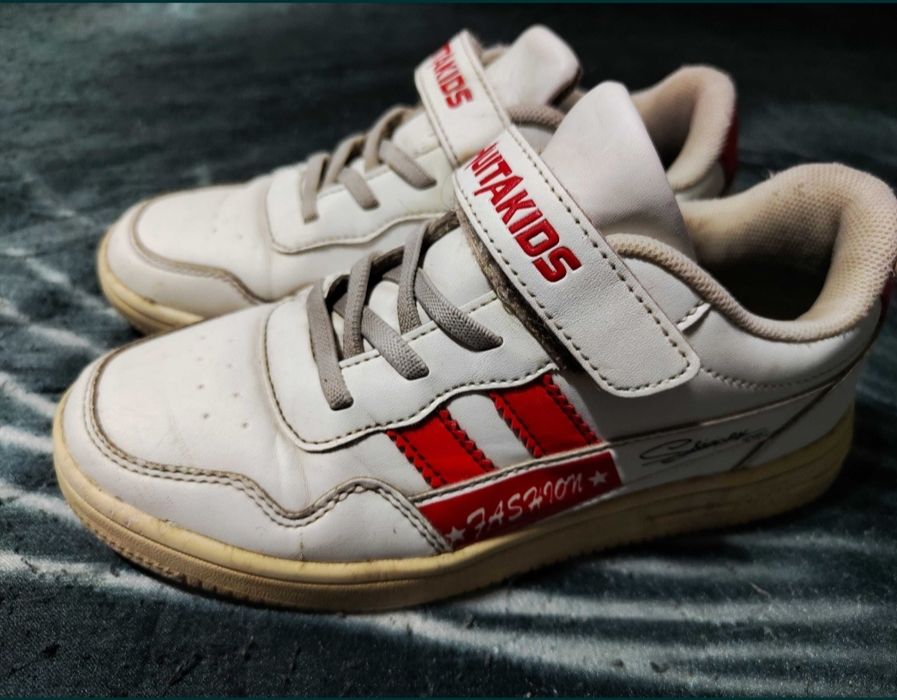 Продам кроссовки размер 35