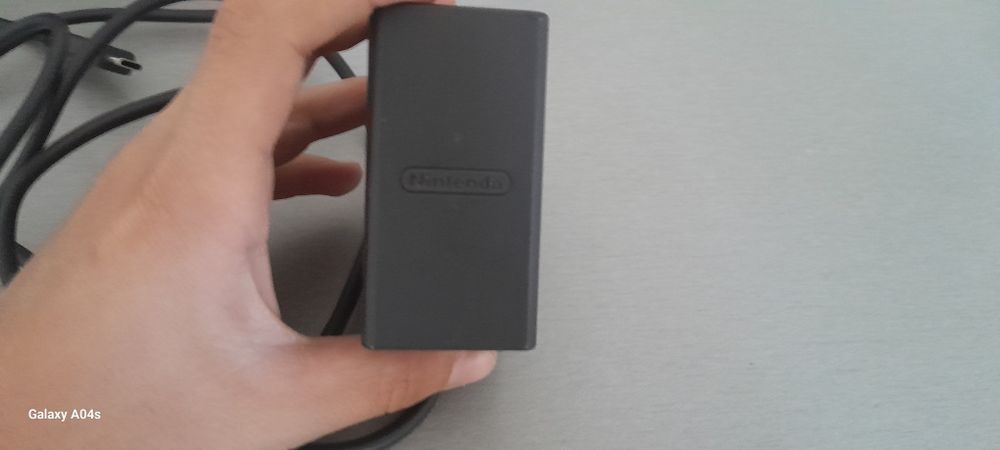 Vând Nintendo Switch cu joc super Mario bros wonder