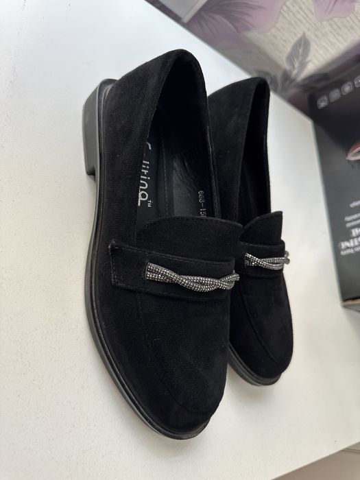 Қара туфли ,ақ туфли