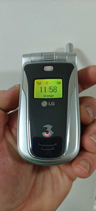 Telefon cu clapeta LG U8130 impecabil