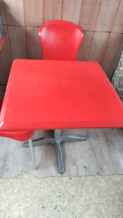 Продам стол 1 стулья 4