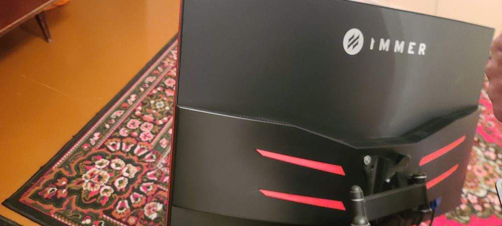 Продается монитор 32" игравой полуовал 2 шт. + кранштейн