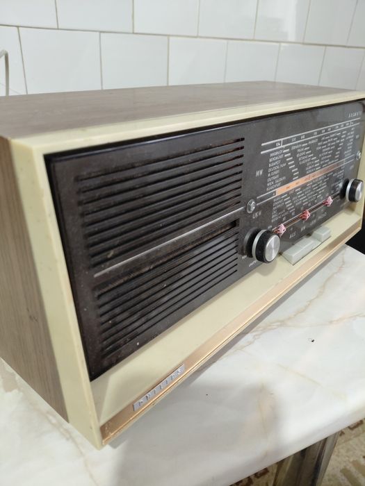Radio cu lămpi tuburi Philips