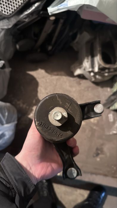 Подушка двигателя