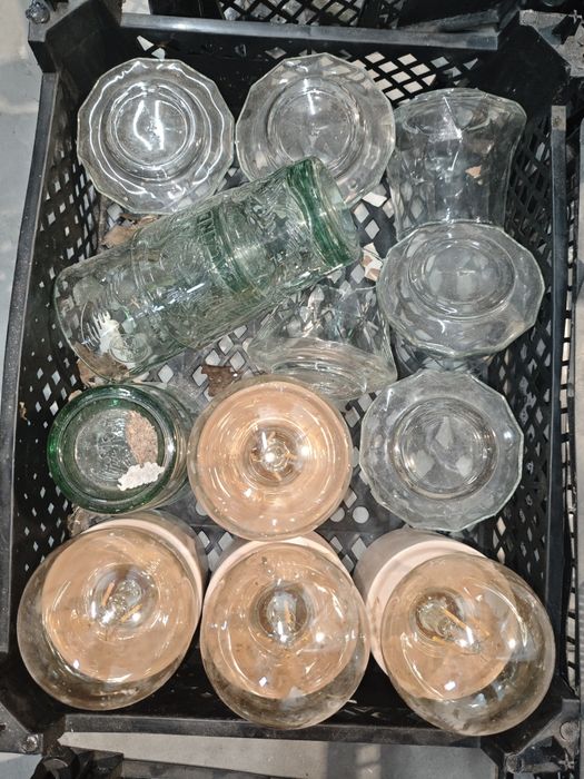 Pahare de vin, bere, suc, limonadă, vază, scrumiere, etc. de vânzare la grămadă