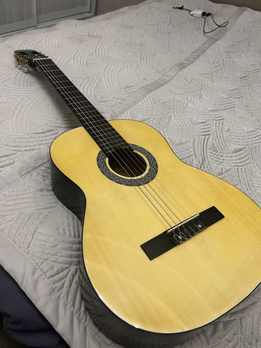 Гитара Agnetha в хорошем состоянии