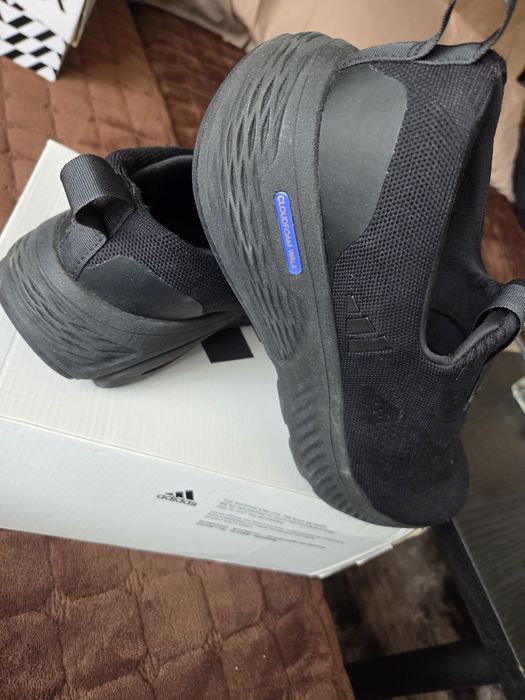 Adidas летен модел 40-41

по скоро 40-41).Пращам с еконт с преглед и тест.