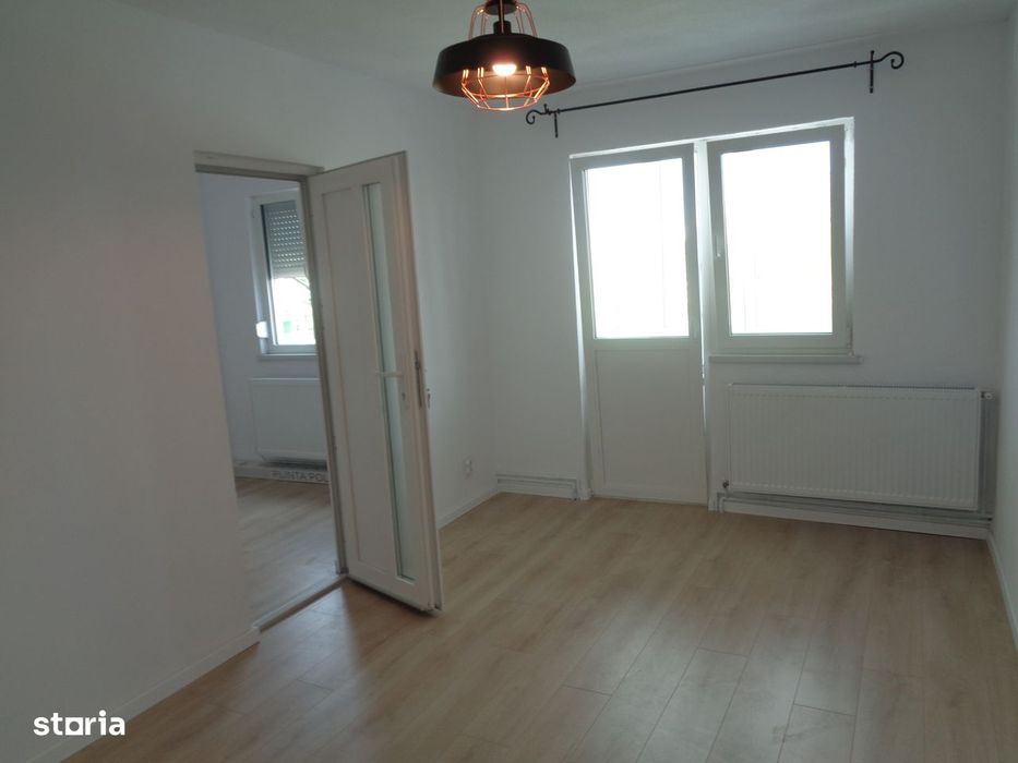 Apartament 2 camere renovat, termoteca ,baie cu geam, etaj 2 ,VLAICU — fotografia 1