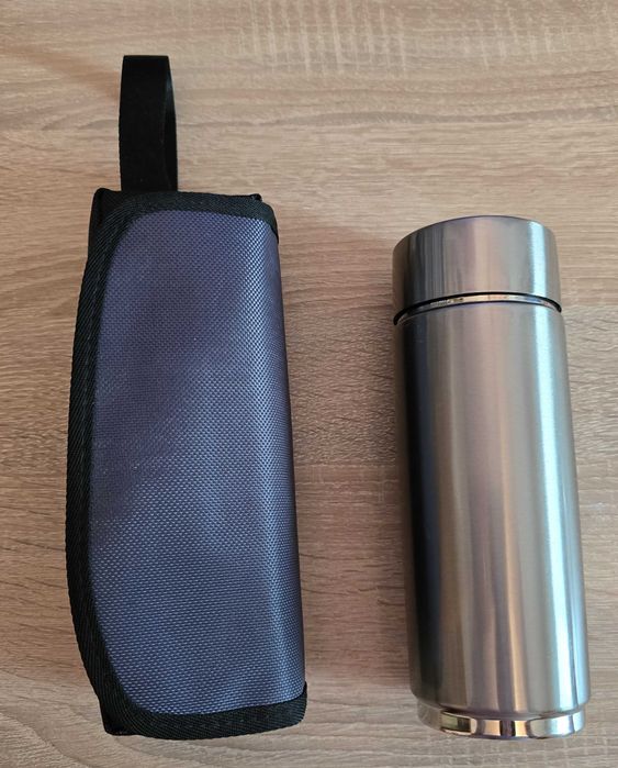 Cană/termos cu filtru mineral pentru purificarea și îmbunătățirea apei