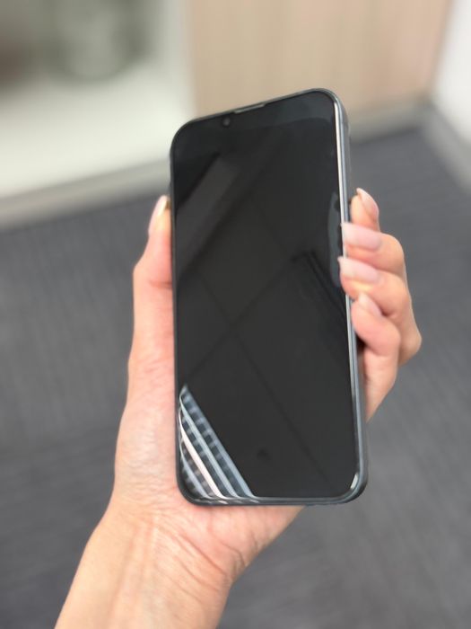 Продаю Iphone 13