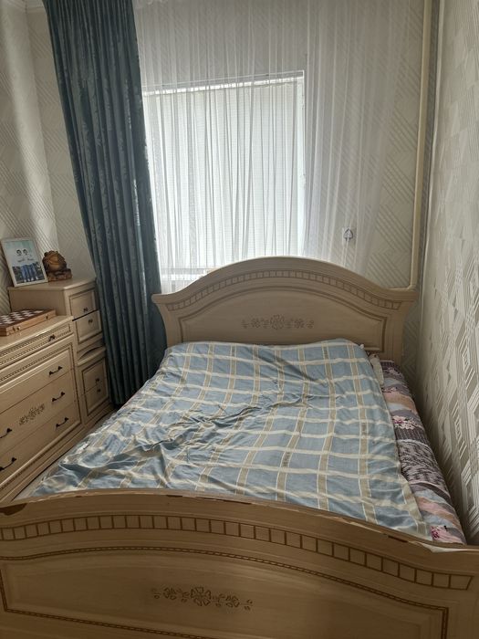 Продается спальный гарнитур