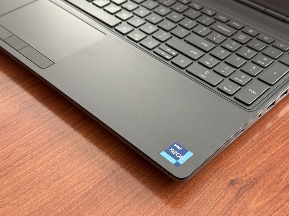 15.6’FHD IPS 500nits/RTX A3000 6GB/Xeon W11855M/Dell Precision 7560