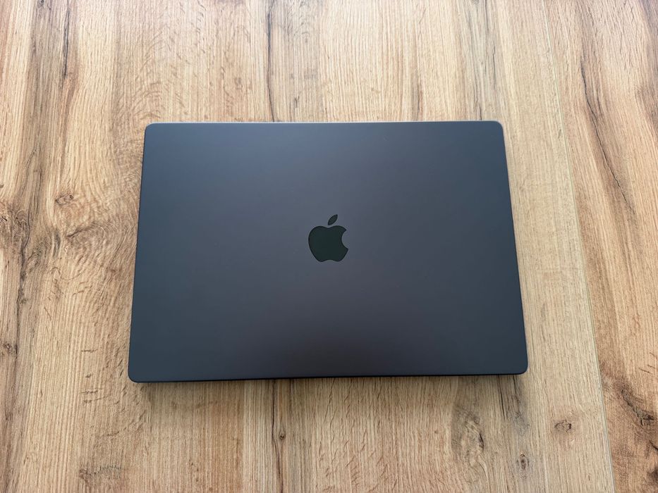 MacBook Pro 16" M4 PRO Chip 14-CPU/20-GPU/48GB RAM/512GB SSD В ГАРАНЦИЯ 19.08.2027г.