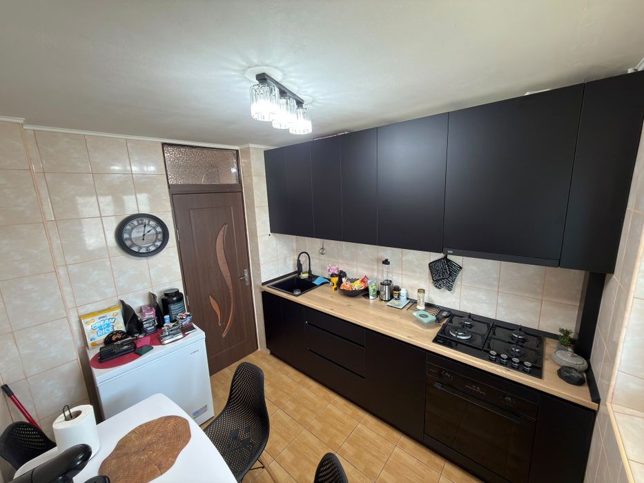 Direct proprietar: vând apartament 3 camere decomandat confort 1 sporit