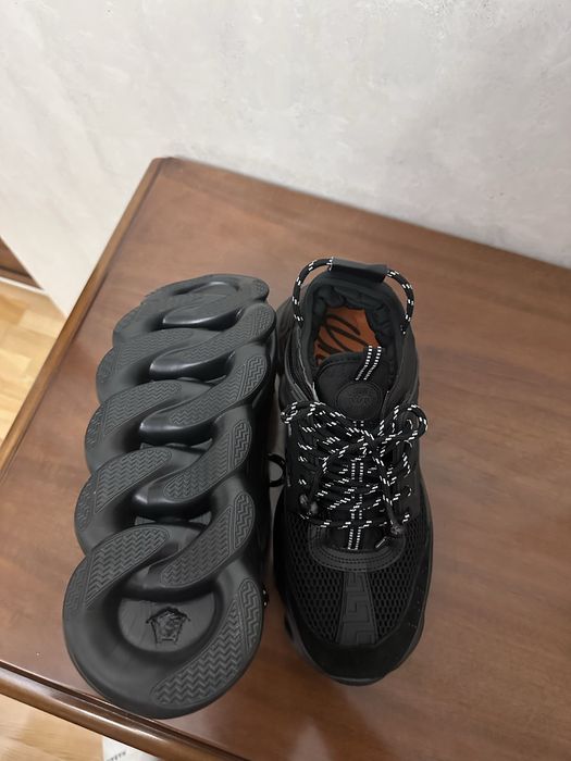 Versace chain reaction-black