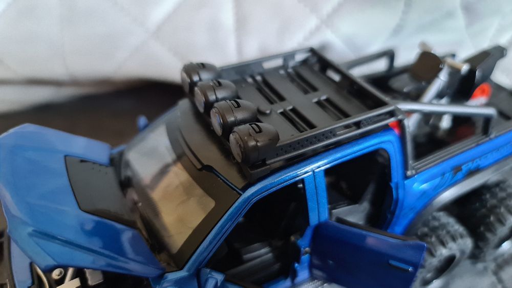 Умален колекционерски модел на Ford F150 Raptor 1:24 изцяло метална