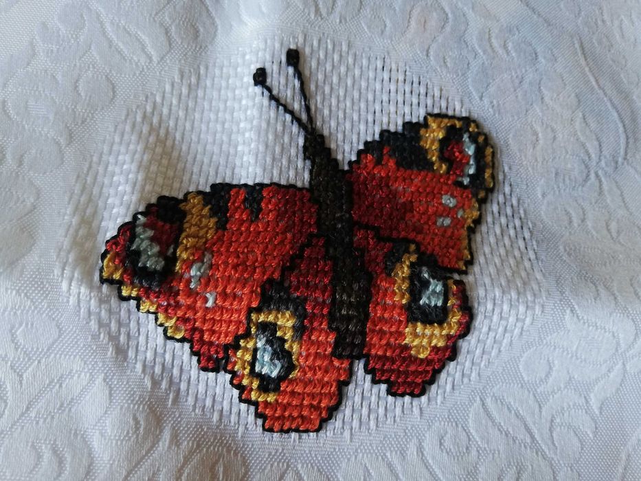 Покривка за маса РЪЧНА бродерия кръгла  150 см. НОВА