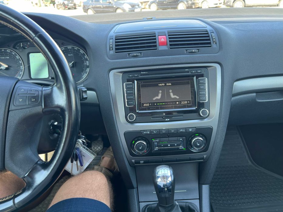 Skoda Octavia Elegance benzina 1.6 MPI, 102CP