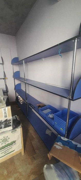 Витрины и полки для магазинов. polka