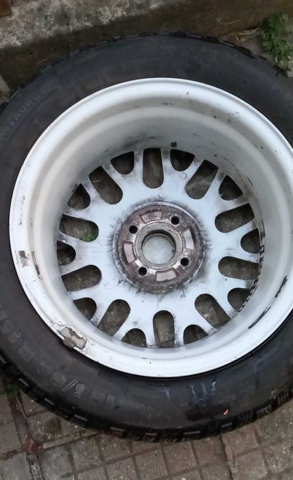 Автомобилни гуми с джанти