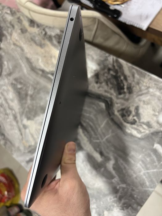 MacBook Air M1 (2020) | 8GB RAM | Добро състояние