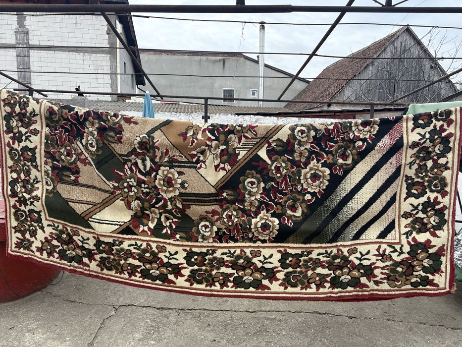 Covoare vechi in stare buna