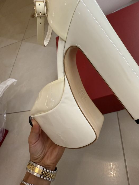 Налични дамски обувки на висок ток Valentino 37 размер