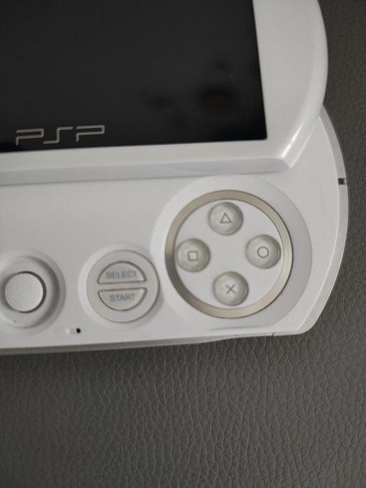 Vând consola PSP Go