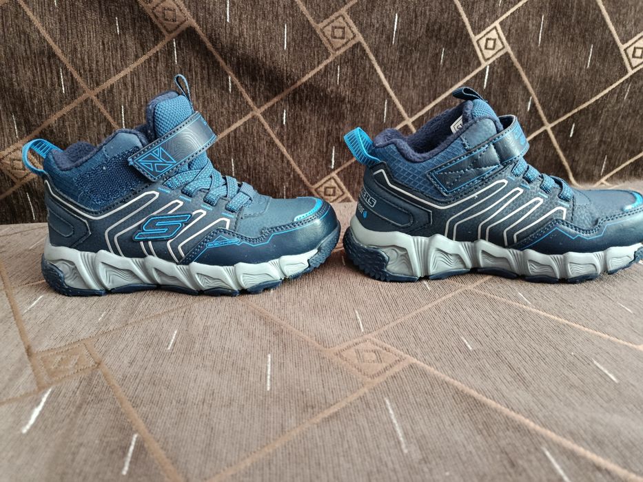 Ghete.   Skechers