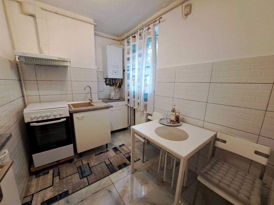 Inchiriez apartament 3 camere, Tg. Mures, Tudor