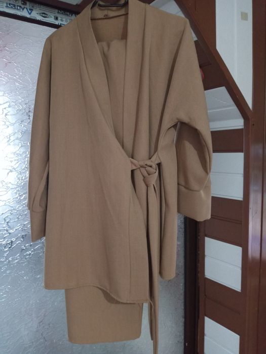 Costum elegant cu sacou și pantaloni