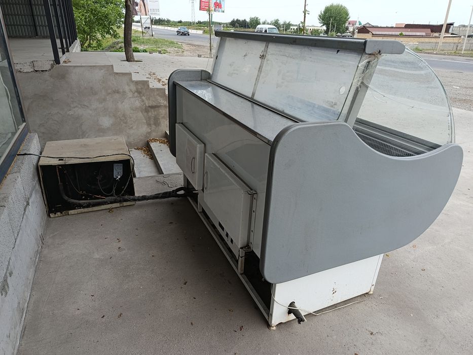 Витрина холодильник