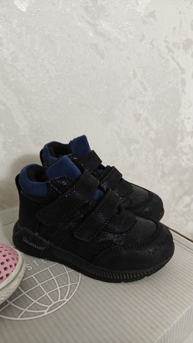 Продаю ботинки для девочек