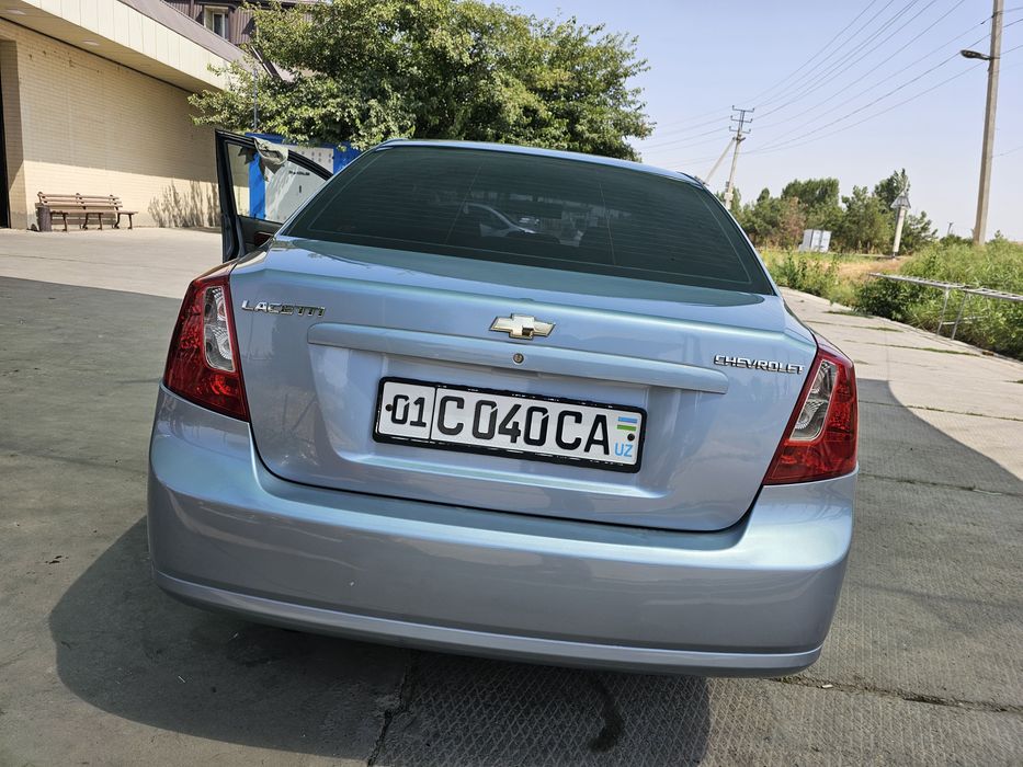 Lasetti 1.8  2013 yil srochna