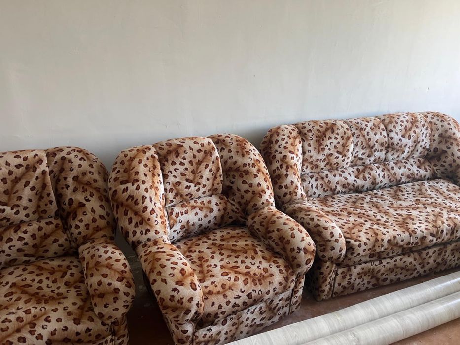 Продам диван для гостиной